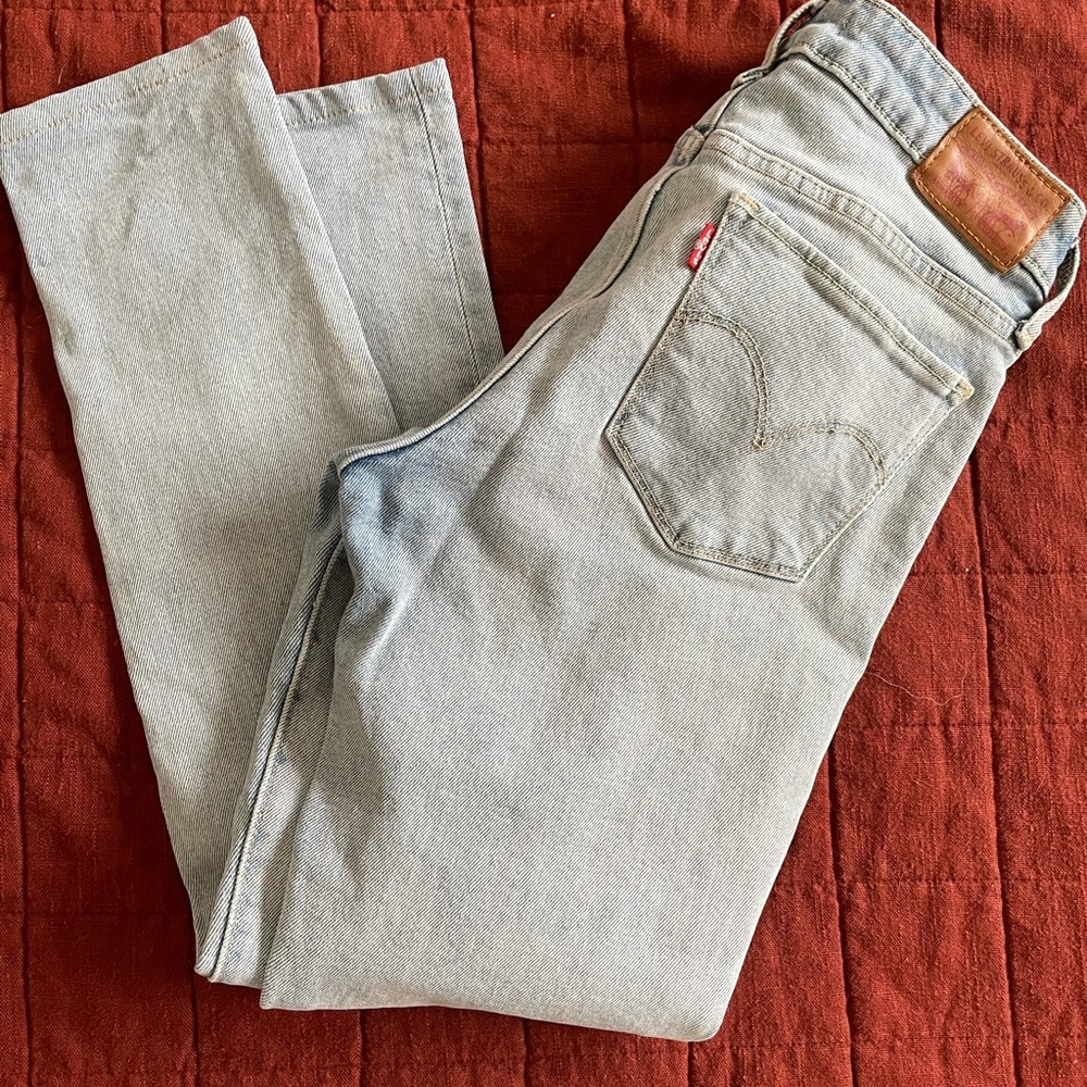 Light wash Levi’s-711 Skinny in size 26